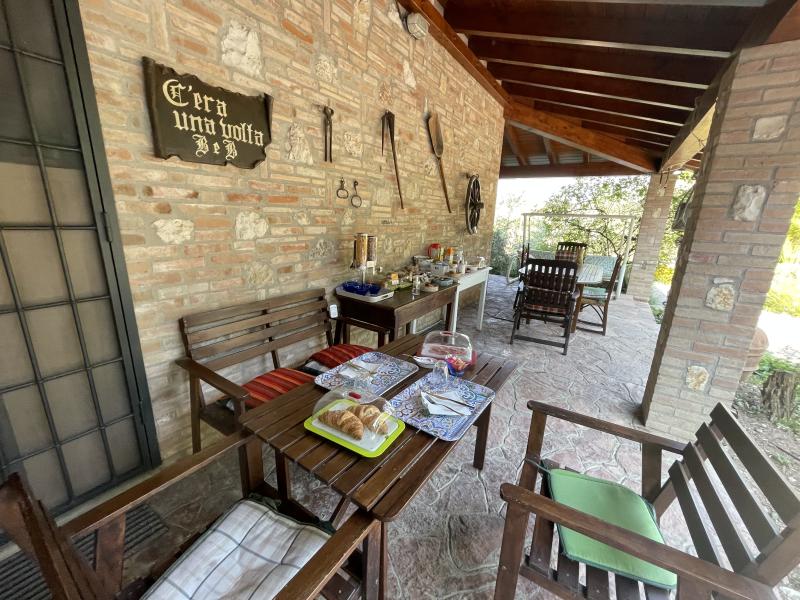 immagine del portico di c'era una volta b&b