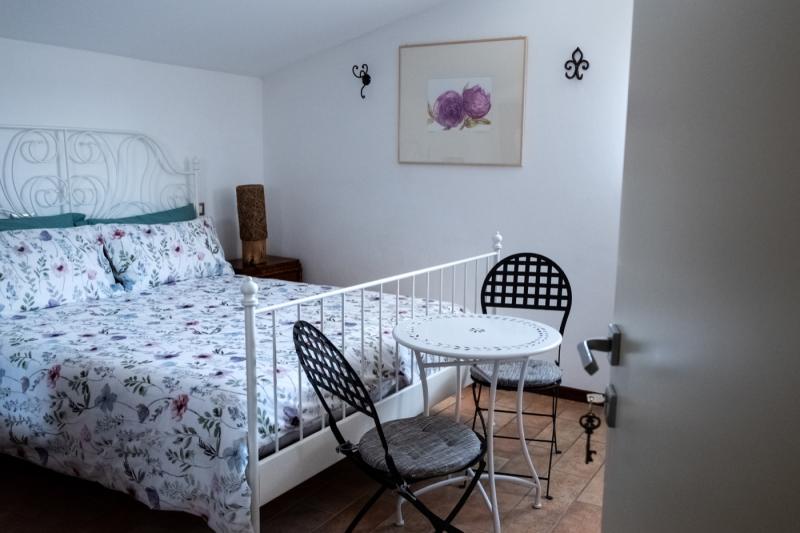 Peonia room, B&B C'era una volta, accommodation Perugia, wrought iron bed, romantic room Italy, attic guest room, charming bed and breakfast Umbria
